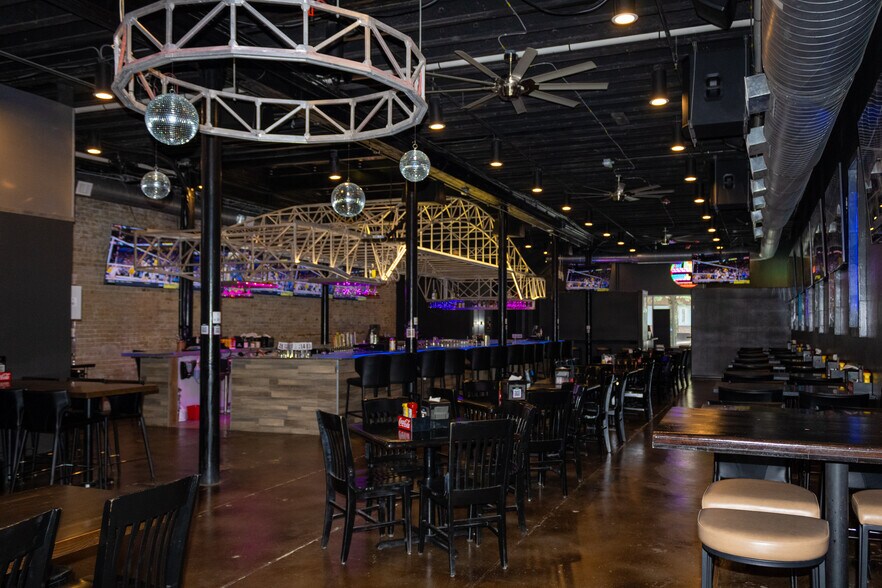 More Photos Of 326 N Chaparral St, Corpus Christi Freestanding For Lease