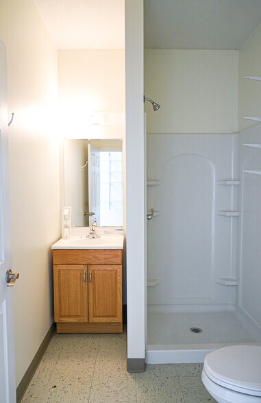 More Photos Of 102 Cecil Henderson Rd, Canonsburg Service For Lease