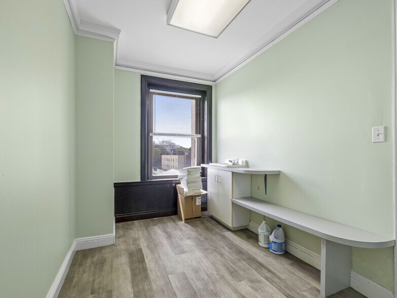 More Photos Of 1180 Beacon St, Brookline Hospital For Sale