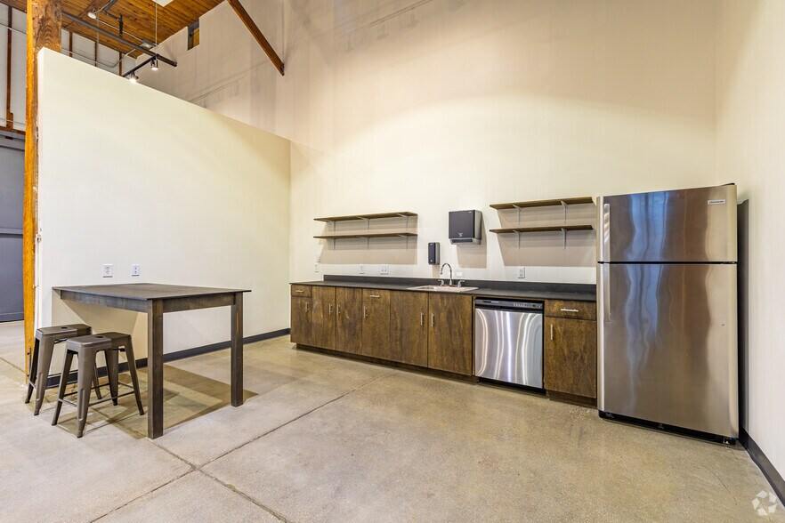 More Photos Of 2601 Maury St, Richmond Unknown For Lease