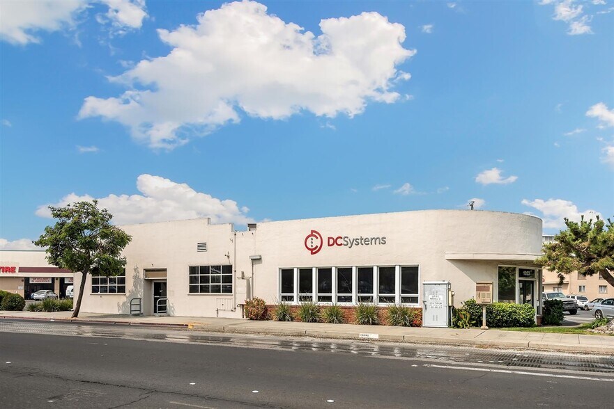 More Photos Of 1023 Chestnut St, Redwood City Research And Development For Sale