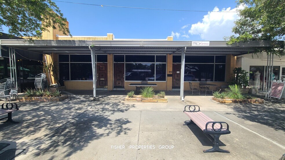 More Photos Of 211 E Davis Blvd, Tampa Storefront For Lease