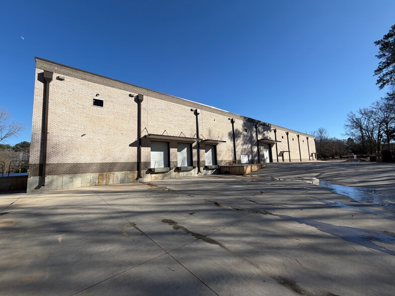More Photos Of 411 Lakeshore Pky, Rock Hill Warehouse For Lease