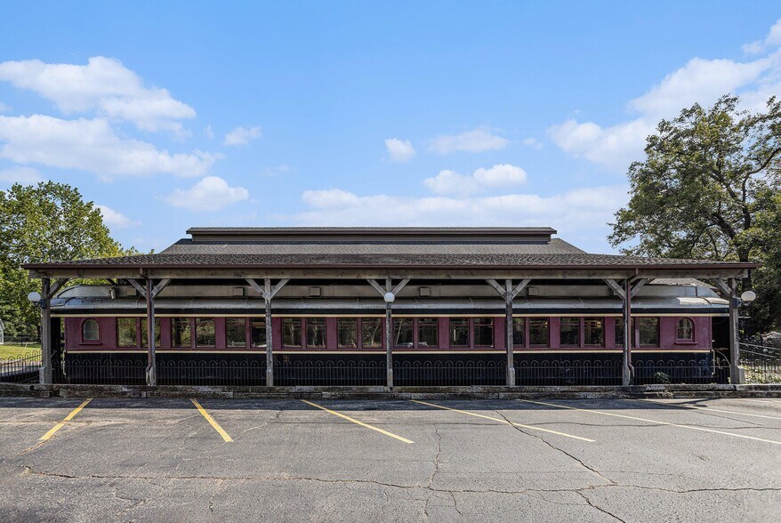 More Photos Of 6225 W D Ave, Kalamazoo Restaurant For Sale
