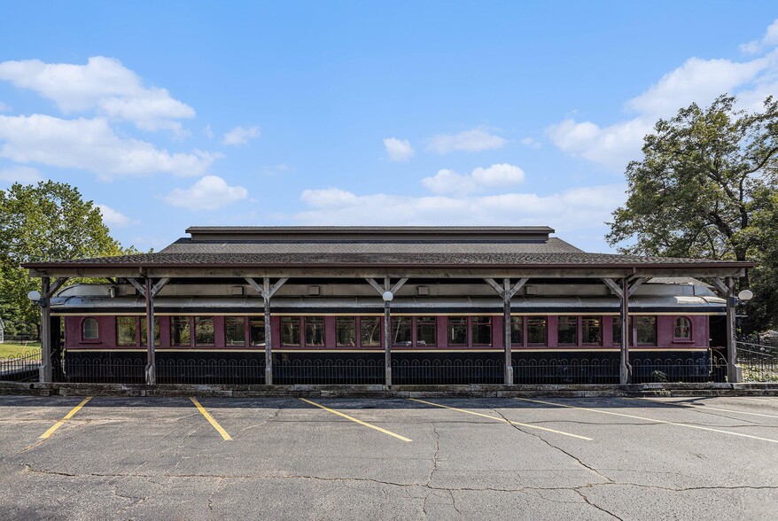 More Photos Of 6225 W D Ave, Kalamazoo Restaurant For Sale