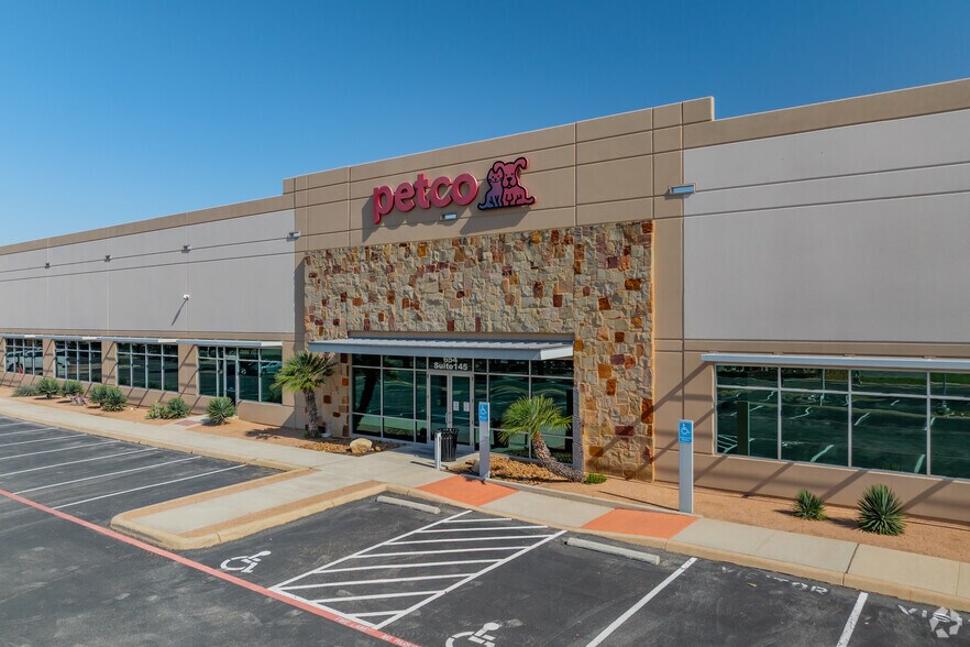 More Photos Of 654 Richland Hills Dr, San Antonio Office For Sale