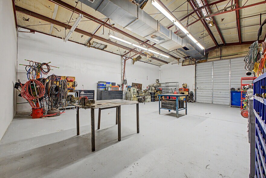 More Photos Of 3050 W 4th Ave, Apache Junction Warehouse For Lease