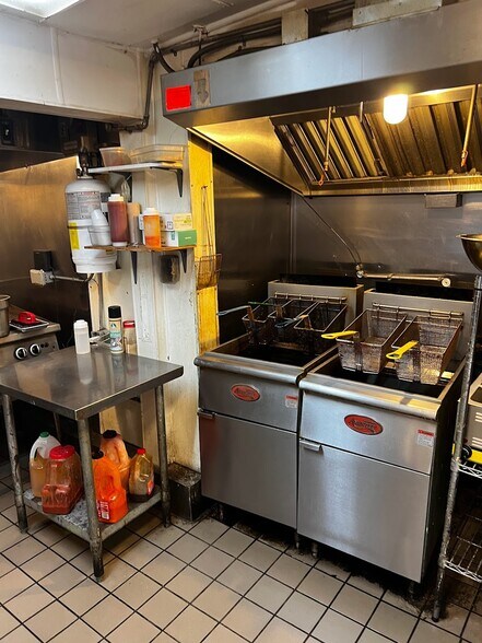 More Photos Of 910 Union Ave, Union Beach Restaurant For Sale