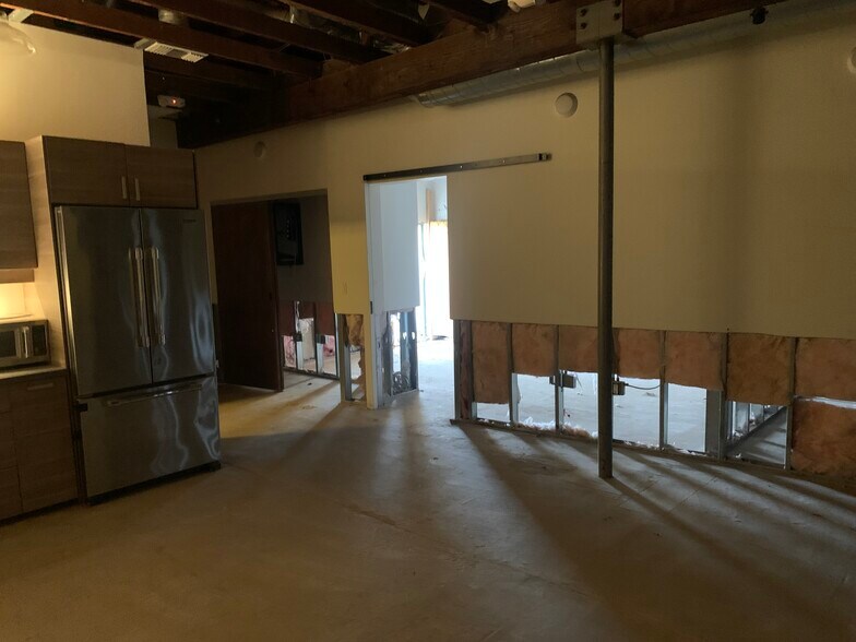 More Photos Of 2003-2011 Main St, Santa Monica Freestanding For Sale