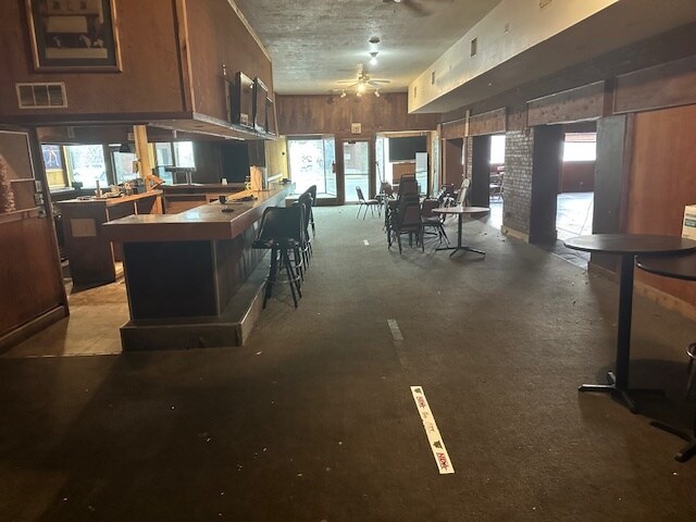 More Photos Of 315 Broadway Ave, Yankton Bar For Sale