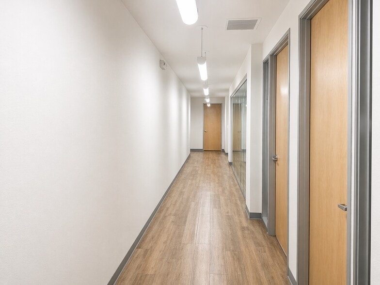 More Photos Of 10537 Santa Monica Blvd, Los Angeles Medical For Sale