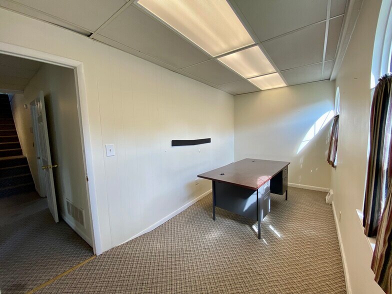 More Photos Of 402 S White Horse Pike, Audubon Office For Sale