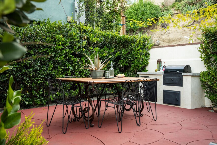 More Photos Of 1825 Redesdale Ave, Los Angeles Multifamily For Sale
