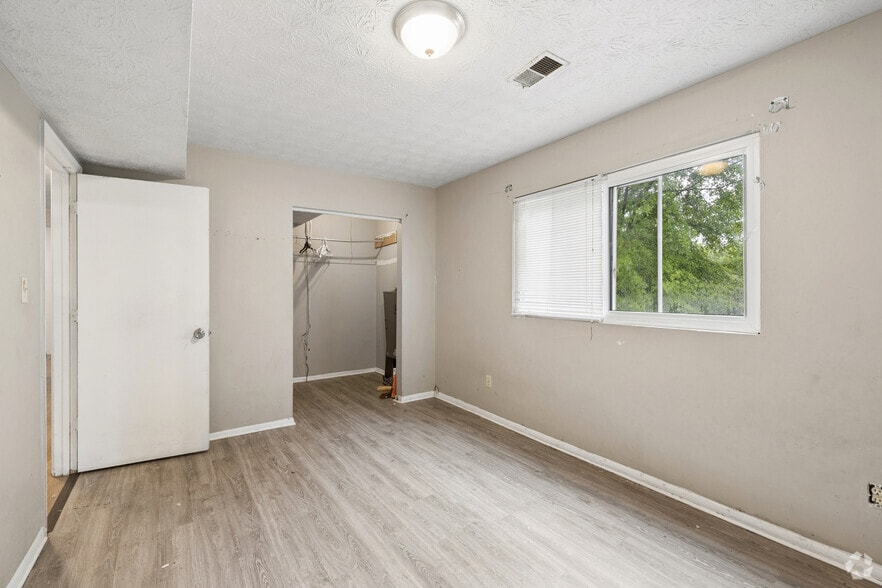 More Photos Of 2045 Cambridge Dr, Lexington Apartments For Sale