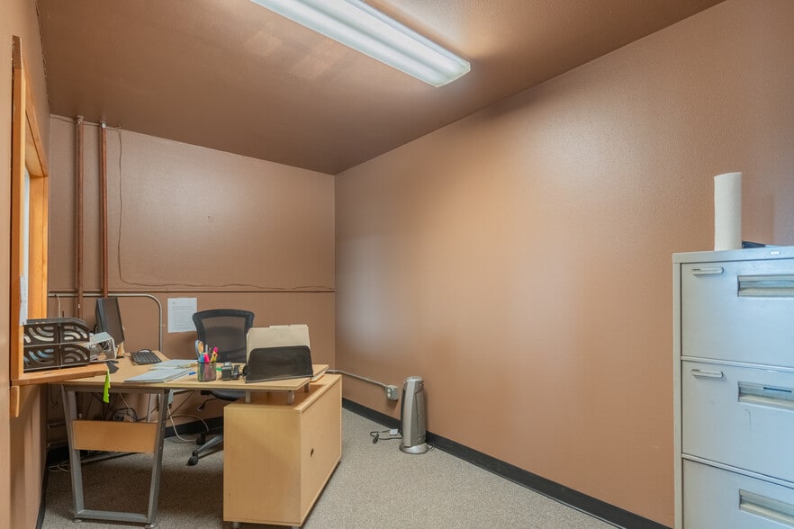 More Photos Of 1285 Queens Way, Fairbanks Warehouse For Sale