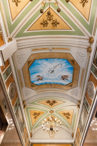 More Photos Of 742-748 S Hill St, Los Angeles Loft Creative Space For Lease