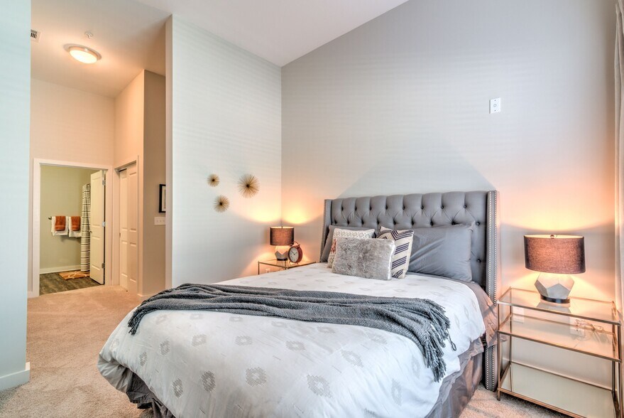 More Photos Of 395 S Highland St, Memphis Apartments For Lease