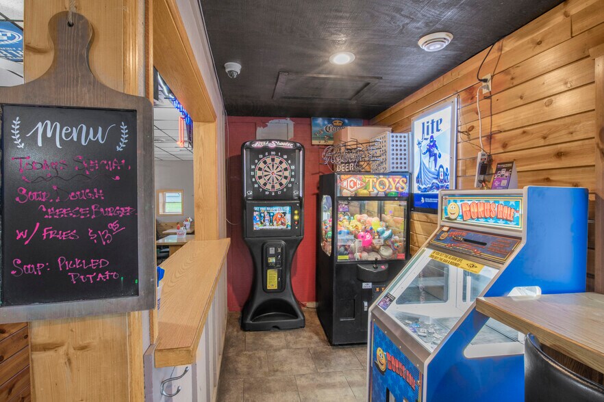 More Photos Of 14351 NE 78th St, Foley Restaurant For Sale