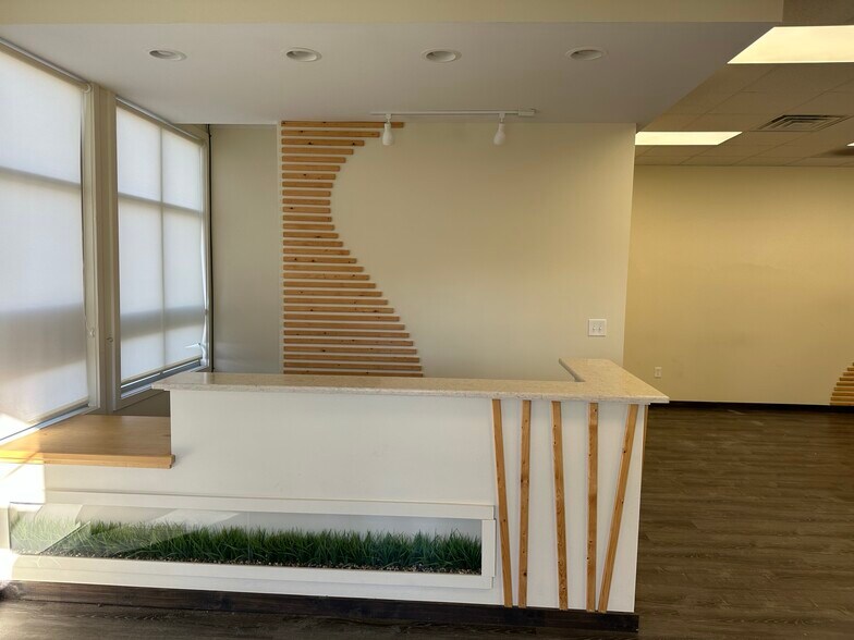 More Photos Of 959 New Loudon Rd, Latham Freestanding For Lease