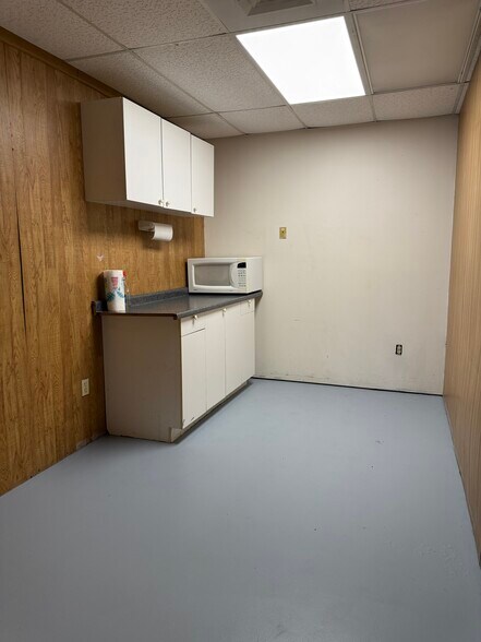 More Photos Of 663 2nd Ln, Vero Beach Warehouse For Sale