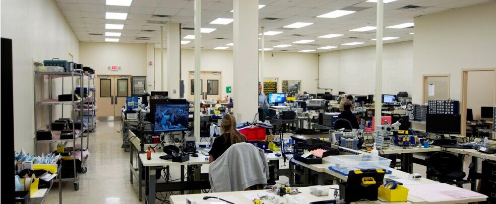 More Photos Of 320 Oser Ave, Hauppauge Warehouse For Lease