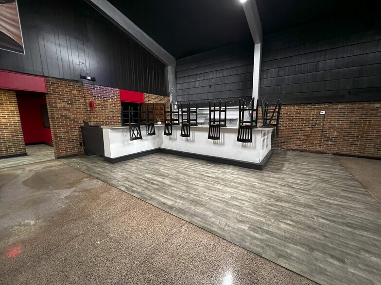 More Photos Of 1604 W State St, Bristol General Retail For Sale