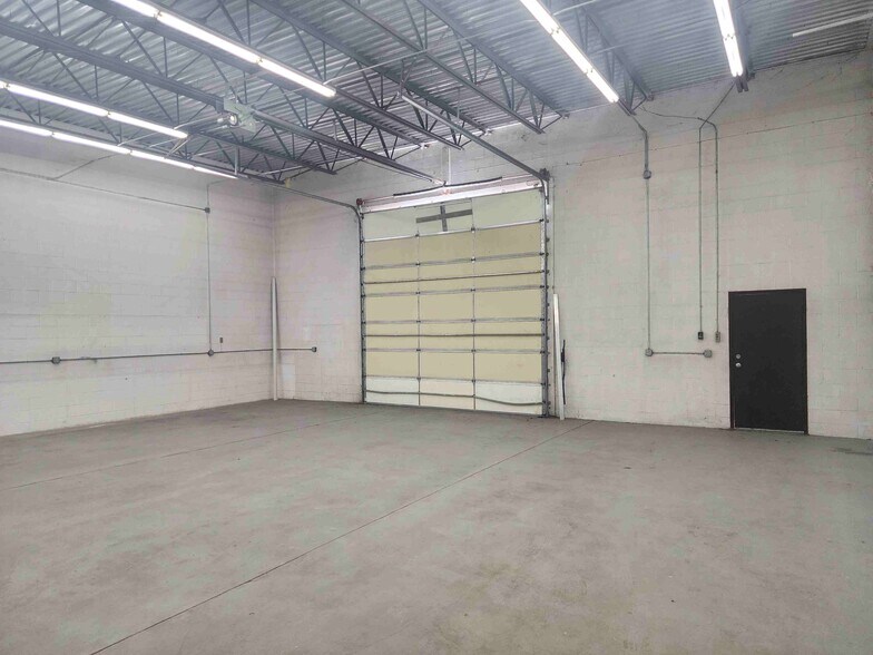 More Photos Of 1175 W 500 N, Centerville Showroom For Lease