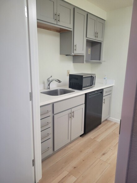 More Photos Of 3039 Davis Rd, Fairbanks Medical For Lease
