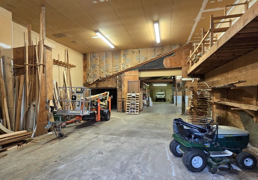 More Photos Of 633 E Pioneer Ave, Montesano Office For Lease