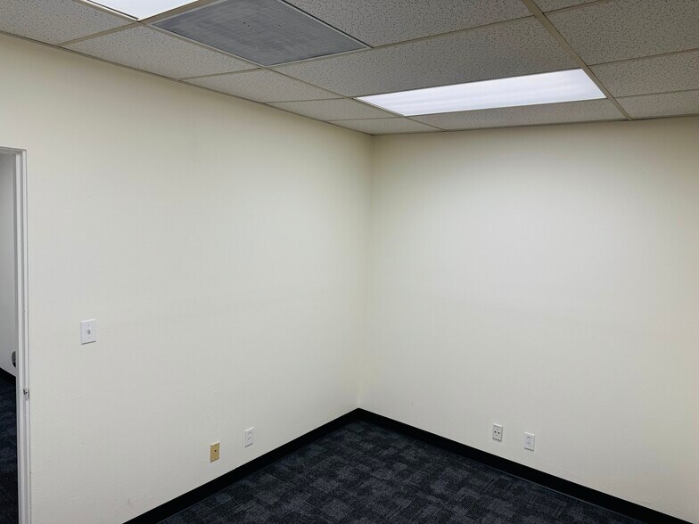 More Photos Of 4891 Ronson Ct, San Diego Warehouse For Lease