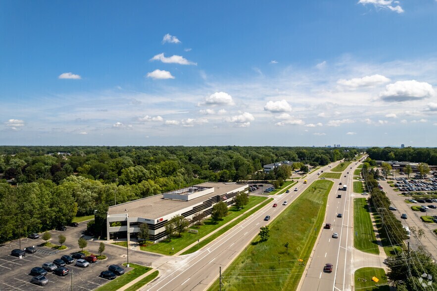 More Photos Of 32300 Northwestern Hwy, Farmington Medical For Lease