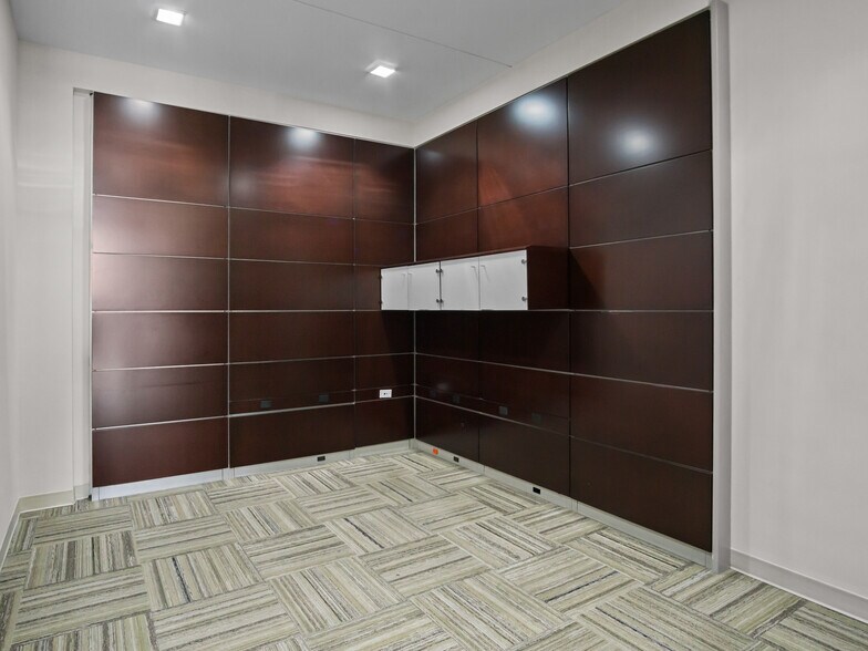 More Photos Of 7010 Rocio Dr, Laredo Freestanding For Lease