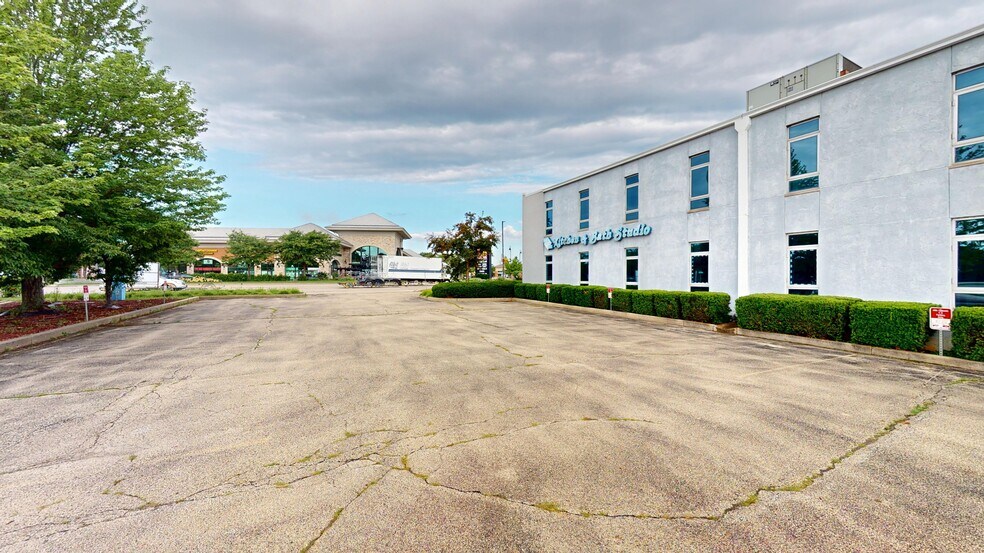 More Photos Of 39 S Milwaukee Ave, Wheeling Medical For Sale