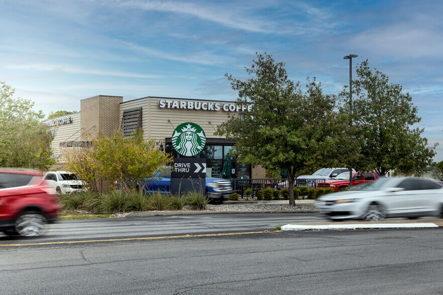 More Photos Of 2205 Veterans Blvd, Del Rio Unknown For Lease