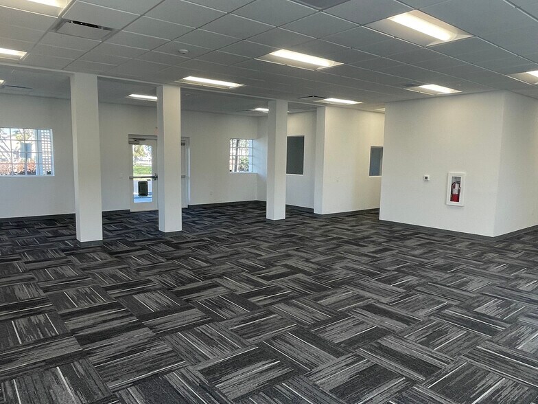 More Photos Of 6061 Estero Blvd, Fort Myers Bank For Sale