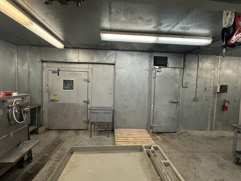 More Photos Of 4008 E 10th Ave, Tampa Warehouse For Lease