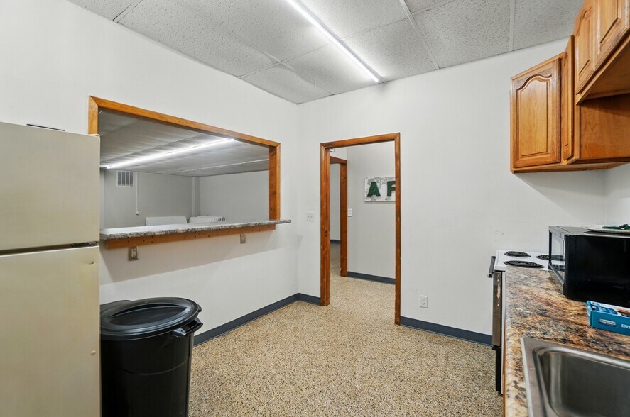 More Photos Of 1007 N Center St, Lima Light Distribution For Sale