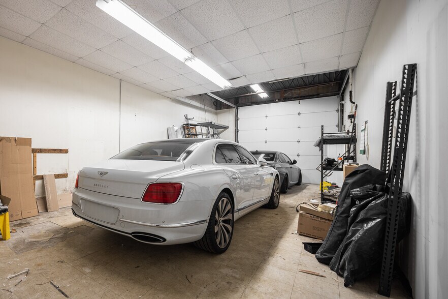 More Photos Of 385 Sheffield Ave, West Babylon Flex For Lease