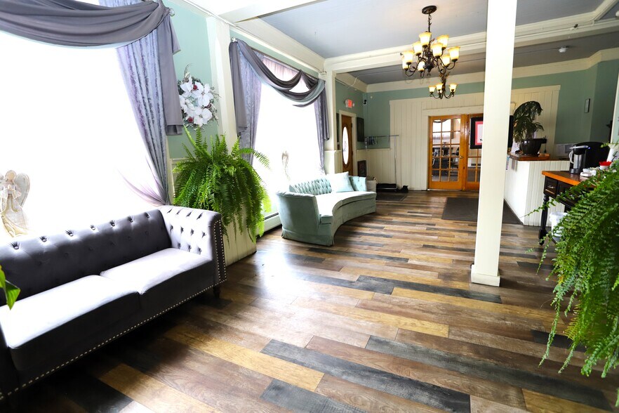 More Photos Of 138 Cross St, Brighton Hotel For Sale