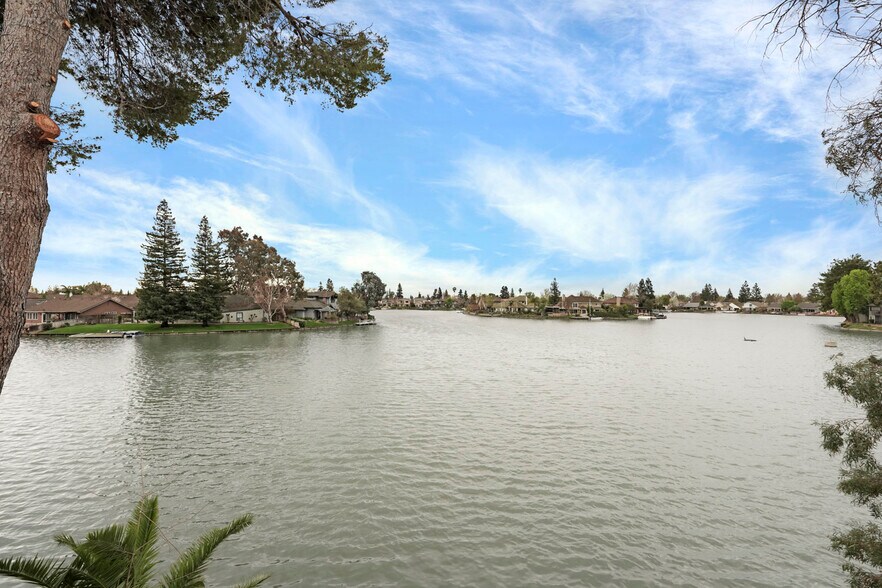 More Photos Of 1820 W Kettleman Ln, Lodi Office For Sale