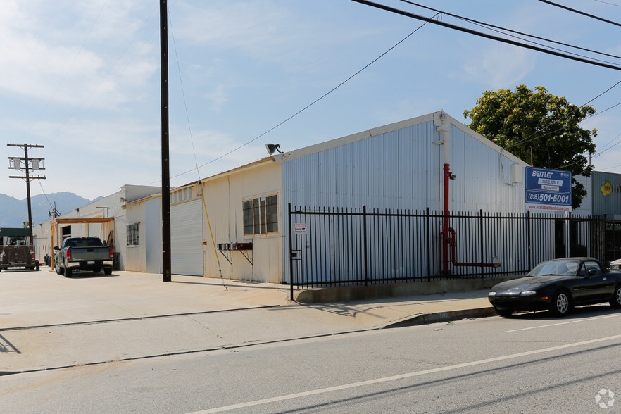 Primary Photo Of 10009 Canoga Ave, Chatsworth Warehouse For Lease