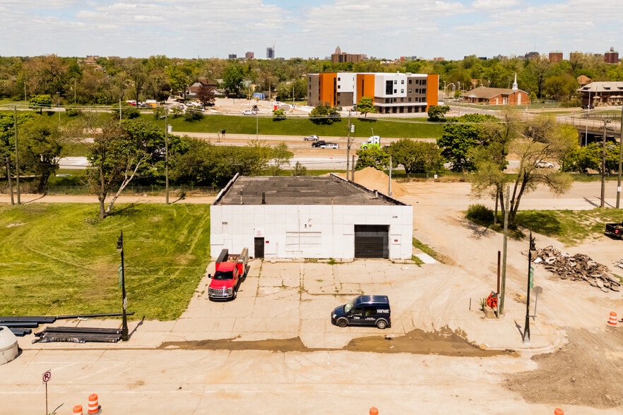 More Photos Of 2300 Michigan Ave, Detroit Auto Repair For Sale