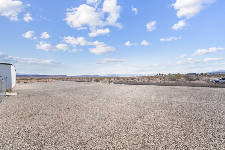 More Photos Of 480 Pat Ave, Overton Industrial For Sale