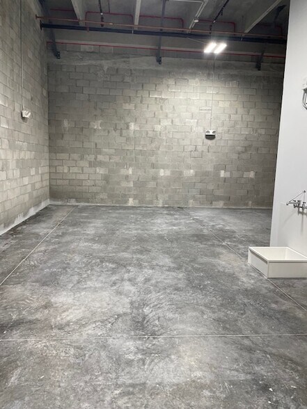 More Photos Of 10890 NW 17th St, Doral Storefront Retail Office For Sale