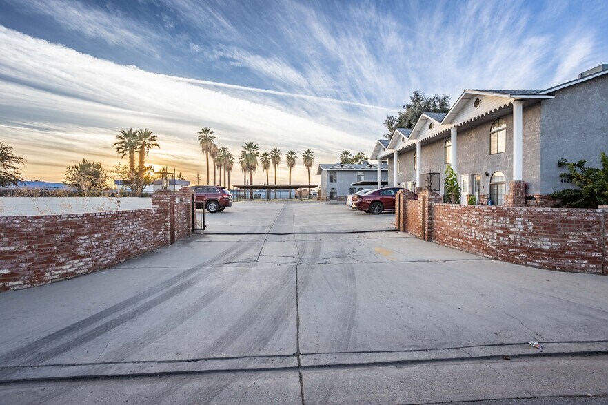 More Photos Of 4023 O St, Bakersfield Apartments For Sale