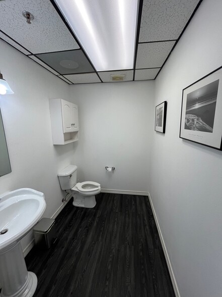 More Photos Of 4507 Furling Ln, Destin Loft Creative Space For Sale