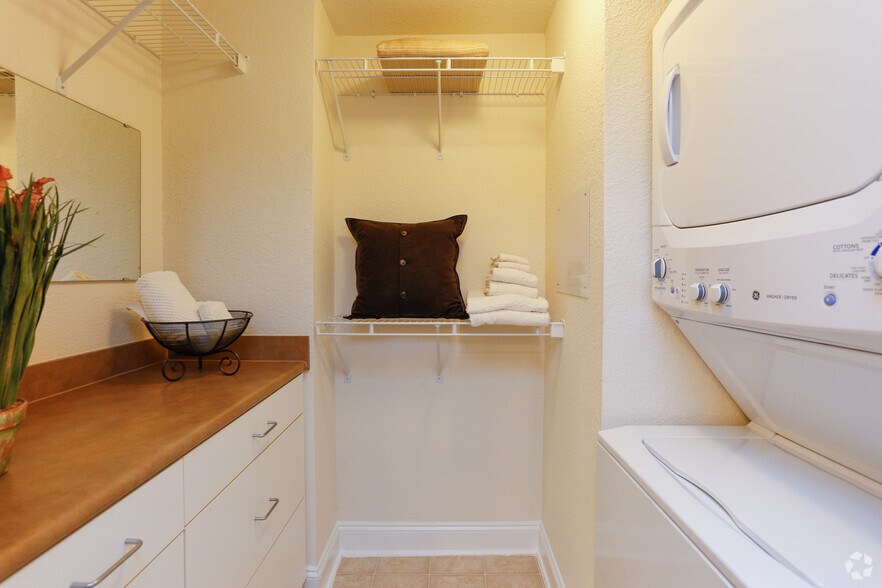 More Photos Of 120 N Cedar St, Charlotte Apartments For Lease