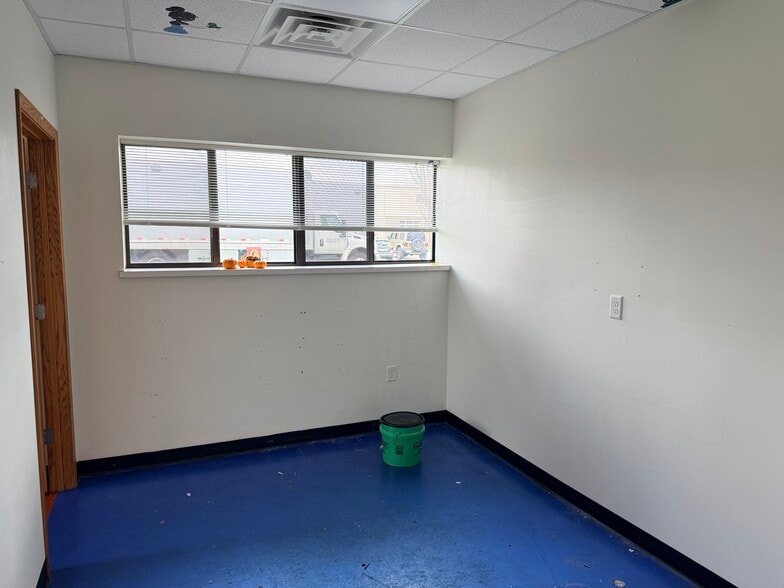 More Photos Of 1001 Arboretum Dr, Waunakee Flex For Lease