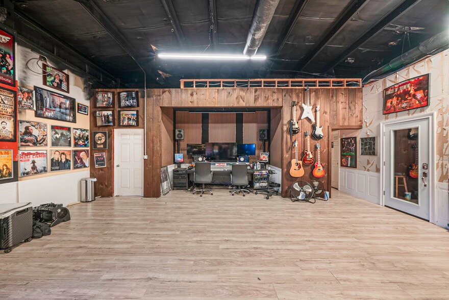 More Photos Of 1595 Route 112, Port Jefferson Station Warehouse For Lease