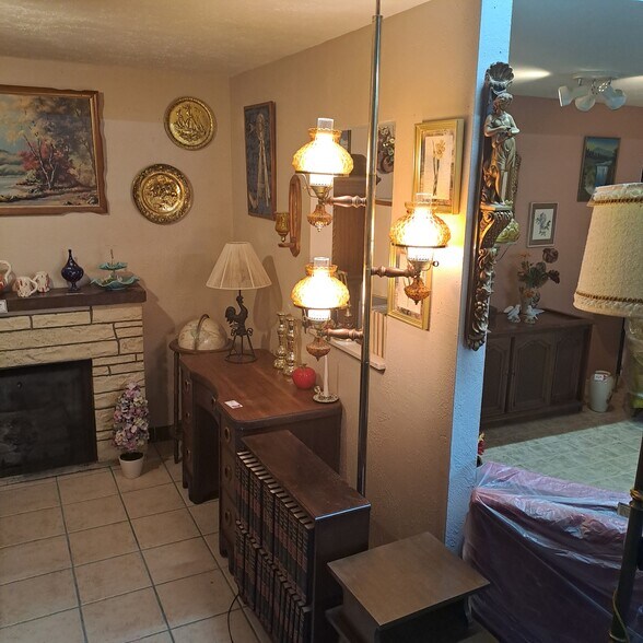 More Photos Of 1003 W 3rd St, Alliance Freestanding For Sale